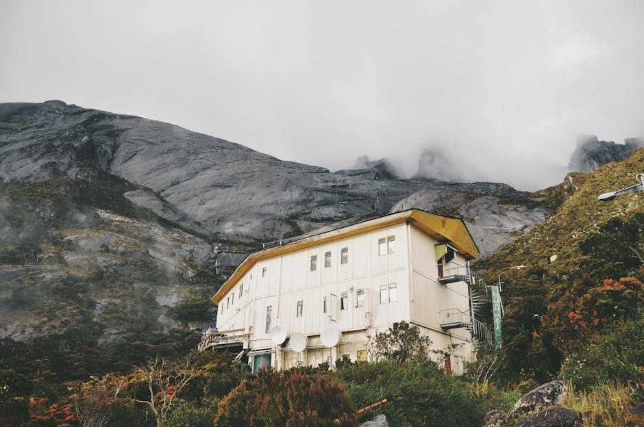 How Elite Travel Agencies Curate Exclusive Mountain Lodge Escapes